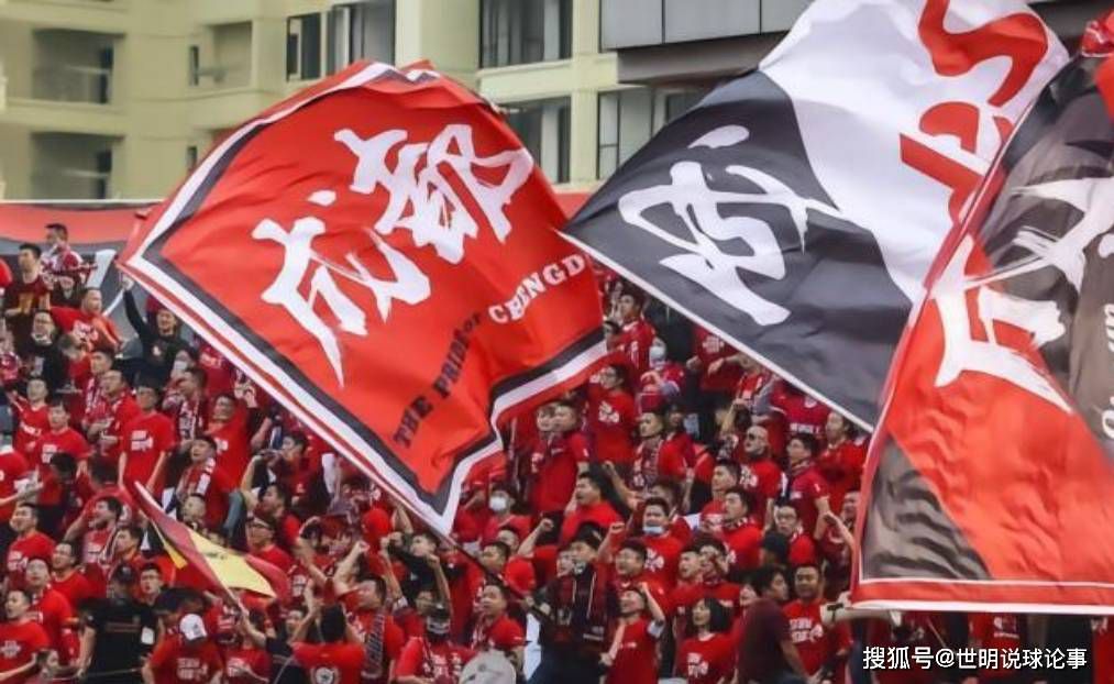 ;魏有钱自然充当起兄弟彭昱畅与王大陆的财力支撑者，但实际上他干什么事儿都是靠爸爸（贾冰饰）的经济支持，可谓实力坑爹护兄弟